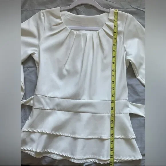 Beautiful white top - Picture 4 of 13